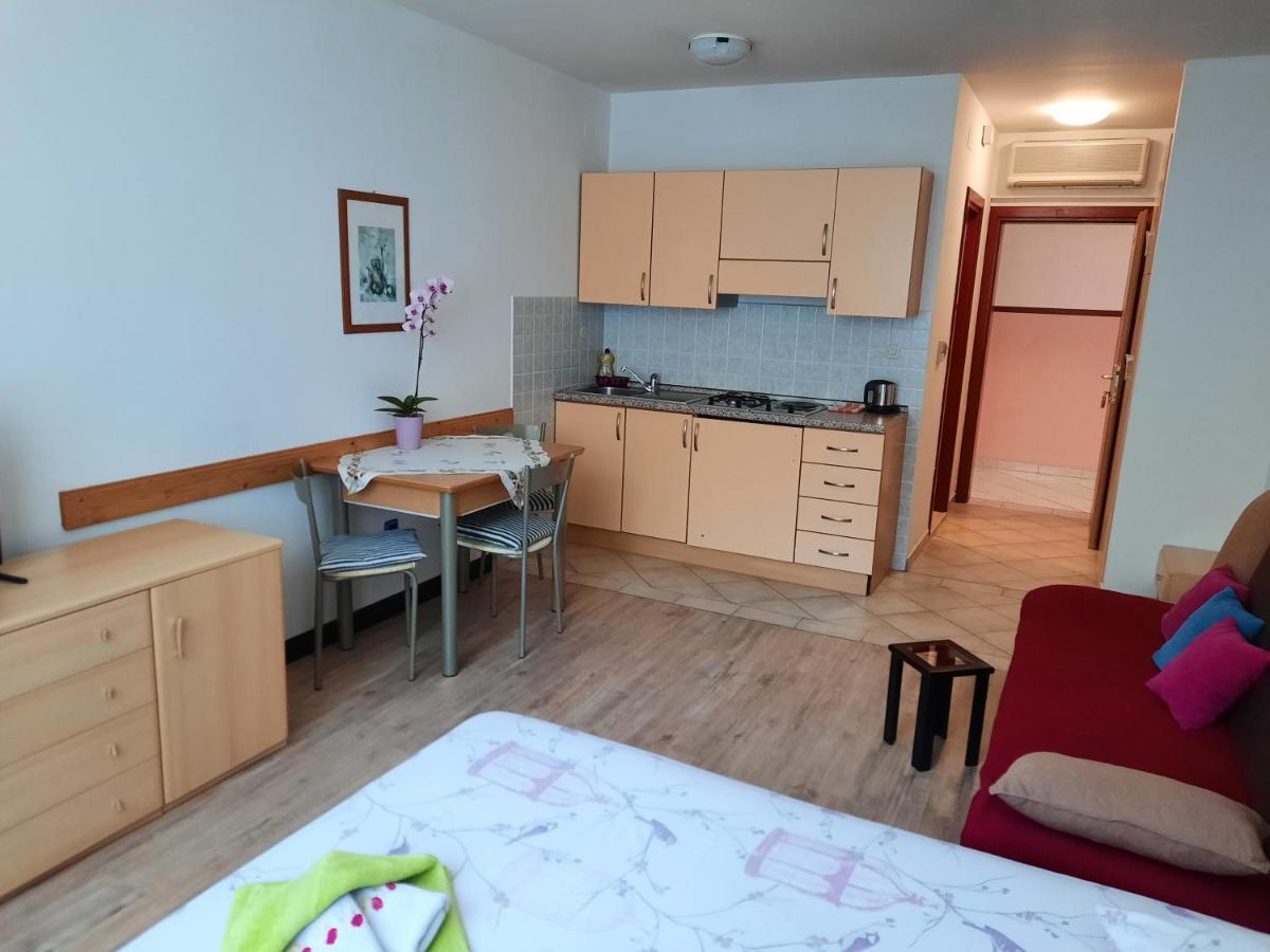 Apartmani Lorena Pula Exterior photo